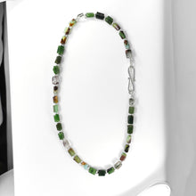 Carica l'immagine nel visualizzatore di Gallery, Collana giada e crisoprasio