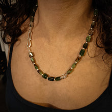 Carica l'immagine nel visualizzatore di Gallery, Collana giada e crisoprasio