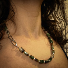 Carica l'immagine nel visualizzatore di Gallery, Collana giada e crisoprasio