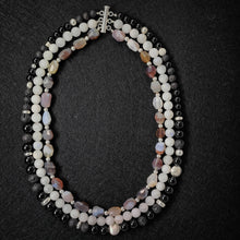 Carica l'immagine nel visualizzatore di Gallery, Collane 3 fili Nera
