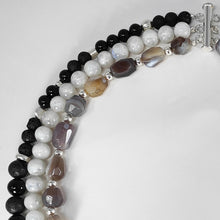 Carica l'immagine nel visualizzatore di Gallery, Collane 3 fili Nera