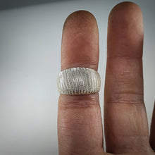 Carica l'immagine nel visualizzatore di Gallery, Anello pelle