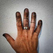 Carica l'immagine nel visualizzatore di Gallery, Fedina filo tondo