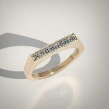 Carica l'immagine nel visualizzatore di Gallery, Anello linea diamanti