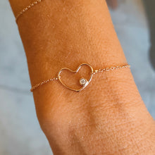 Carica l'immagine nel visualizzatore di Gallery, Bracciale cuore con diamante