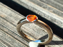 Carica l'immagine nel visualizzatore di Gallery, Anello argento e zaffiro arancione.