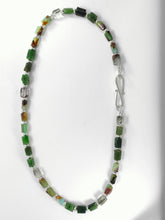 Carica l'immagine nel visualizzatore di Gallery, Collana giada e crisoprasio