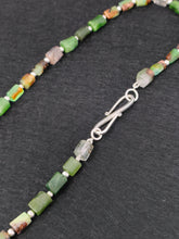 Carica l'immagine nel visualizzatore di Gallery, Collana giada e crisoprasio