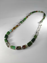 Carica l'immagine nel visualizzatore di Gallery, Collana giada e crisoprasio