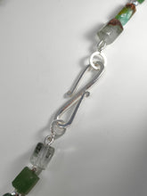 Carica l'immagine nel visualizzatore di Gallery, Collana giada e crisoprasio