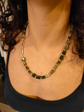Carica l'immagine nel visualizzatore di Gallery, Collana giada e crisoprasio