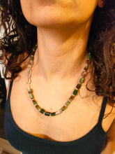 Carica l'immagine nel visualizzatore di Gallery, Collana giada e crisoprasio