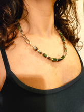 Carica l'immagine nel visualizzatore di Gallery, Collana giada e crisoprasio