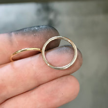 Carica l'immagine nel visualizzatore di Gallery, Fedina filo tondo