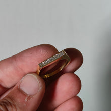 Carica l'immagine nel visualizzatore di Gallery, Anello linea diamanti