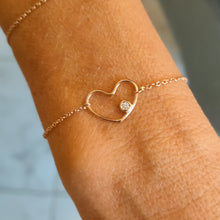 Carica l'immagine nel visualizzatore di Gallery, Bracciale cuore con diamante