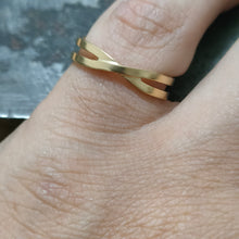 Carica l'immagine nel visualizzatore di Gallery, Intreccio oro giallo e diamanti neri