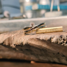 Carica l'immagine nel visualizzatore di Gallery, Intreccio oro giallo e diamanti neri