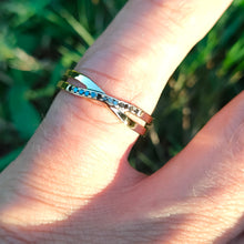 Carica l'immagine nel visualizzatore di Gallery, Intreccio oro giallo e diamanti neri