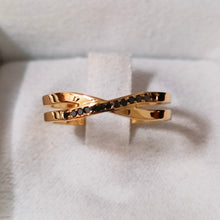 Carica l'immagine nel visualizzatore di Gallery, Intreccio oro giallo e diamanti neri