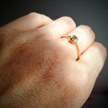 Carica l'immagine nel visualizzatore di Gallery, Solitario