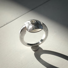 Carica l&#39;immagine nel visualizzatore di Gallery, Doppio argento e moissanite
